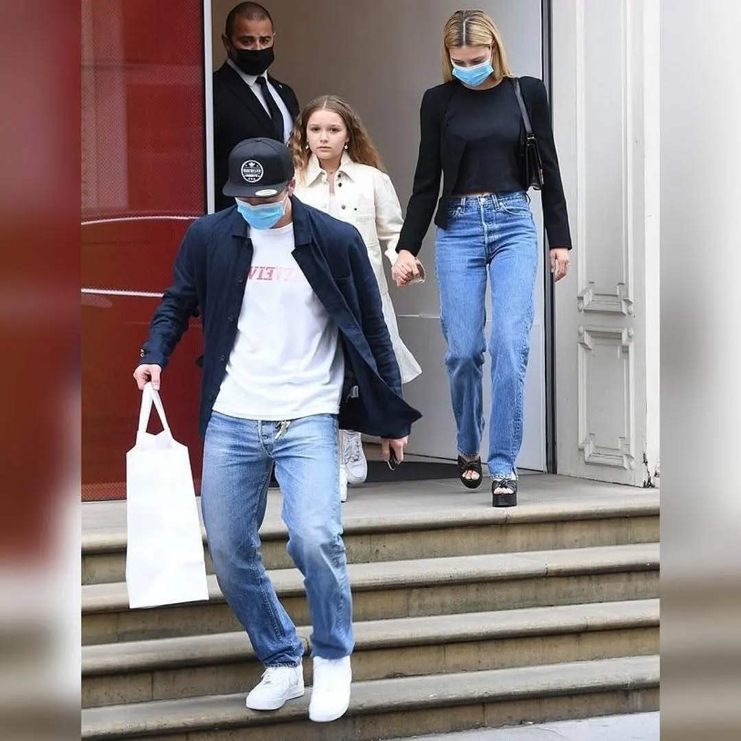 Ảnh: Harper Beckham từng là em gái út hạnh phúc nhất trong vòng tay anh cả, chị dâu, nay chỉ còn tiếc nuối...- Ảnh 32.