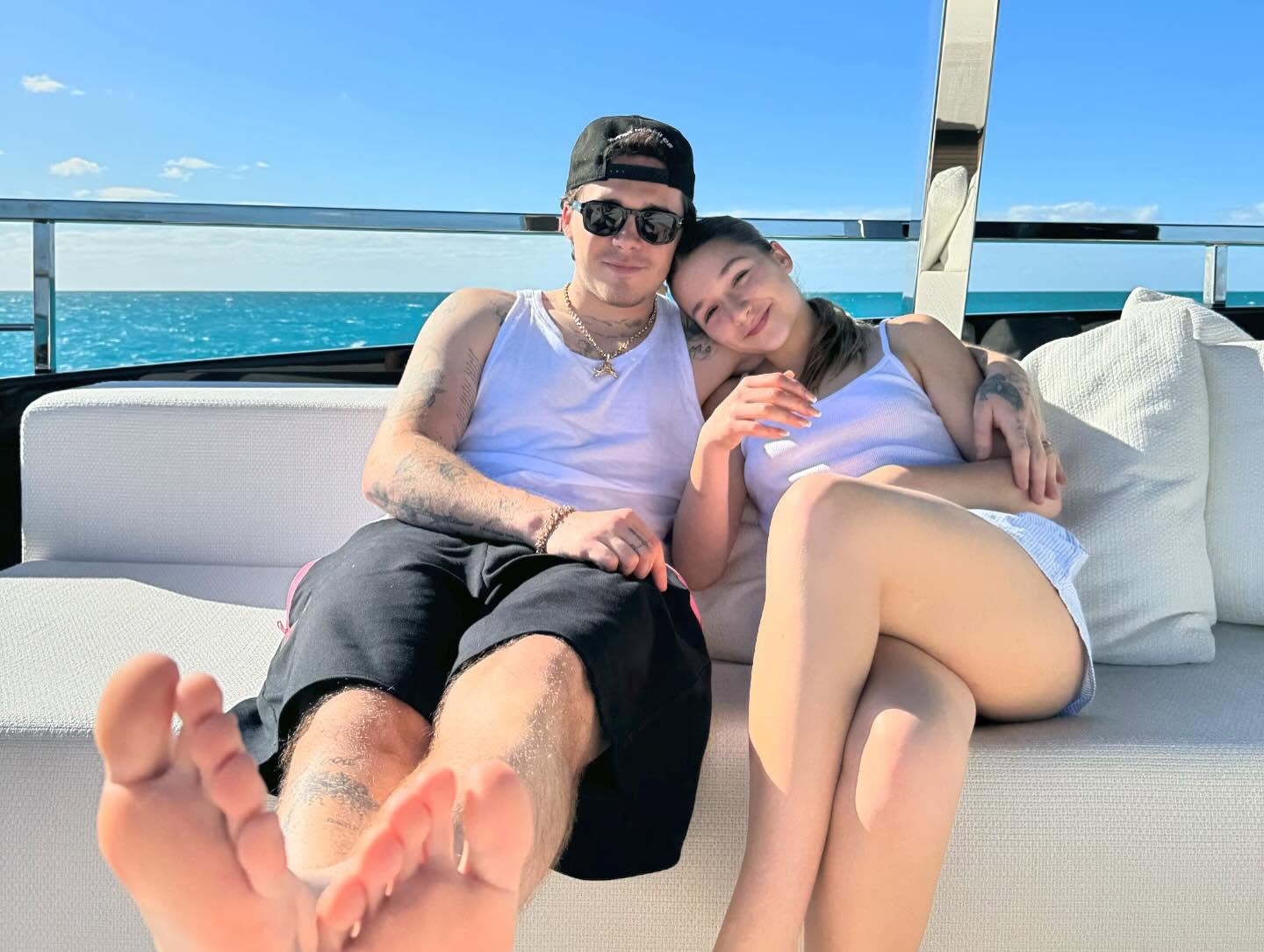 Ảnh: Harper Beckham từng là em gái út hạnh phúc nhất trong vòng tay anh cả, chị dâu, nay chỉ còn tiếc nuối...- Ảnh 15.