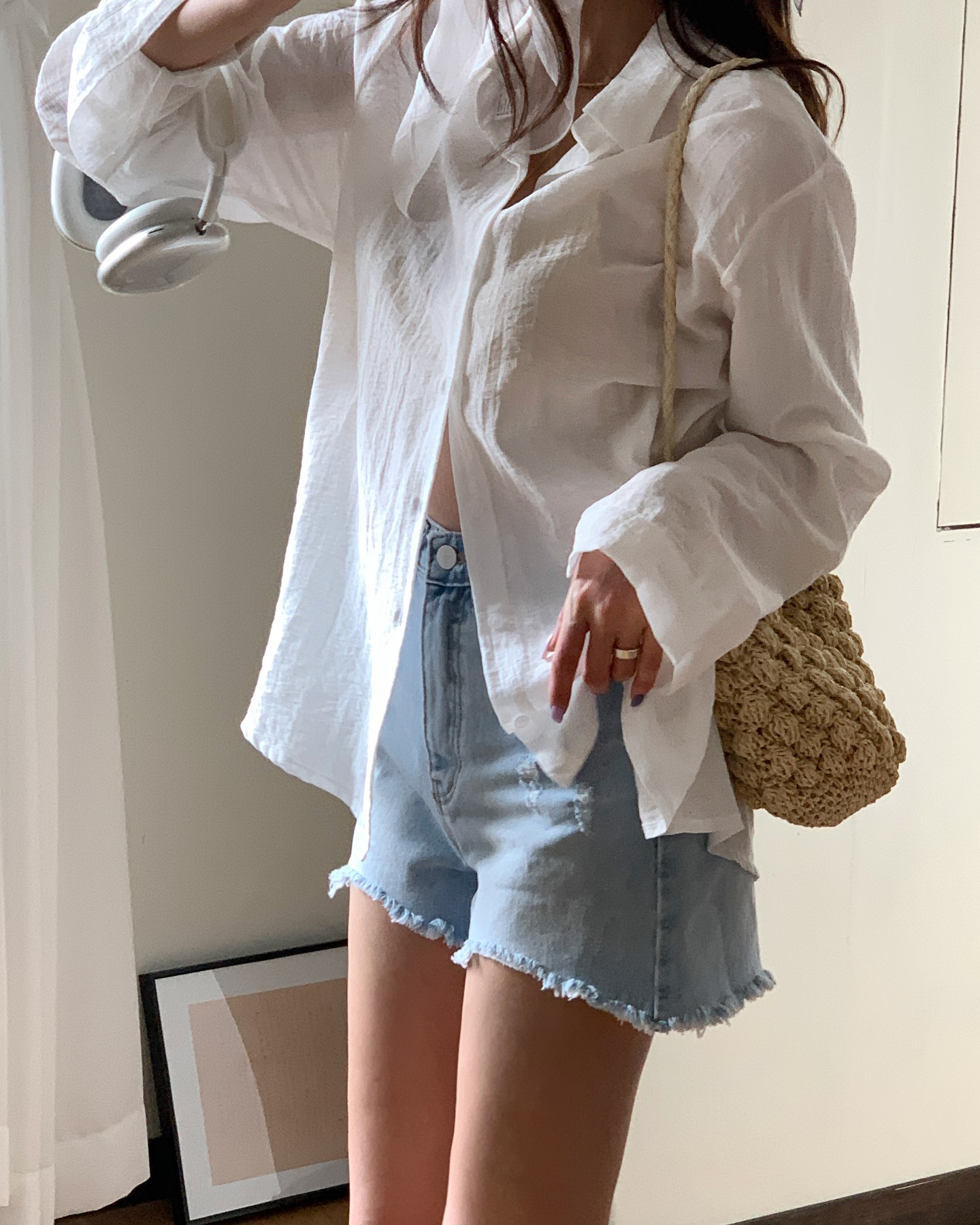 Mặc đẹp mỗi ngày với 10 cách diện áo sơ mi trơn chuẩn thanh lịch, trẻ trung cho mọi độ tuổi- Ảnh 5.