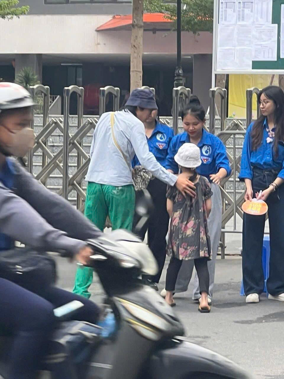 Kể tiếp chuyện nam sinh dắt em gái đi thi vào lớp 10 gây sốt MXH: Bất ngờ với thông tin vừa được hé lộ!- Ảnh 3.