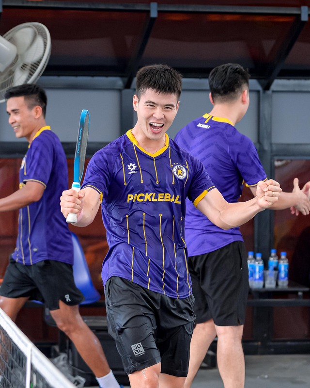 Thiếu gia nhà bầu Hiển rủ Văn Quyết, Duy Manh chơi pickleball, trận đấu căng như ATP, nhìn Thiếu gia nhà bầu Hiển rủ Văn Quyết, Duy Manh chơi pickleball, trận đấu căng như ATP, nhìn