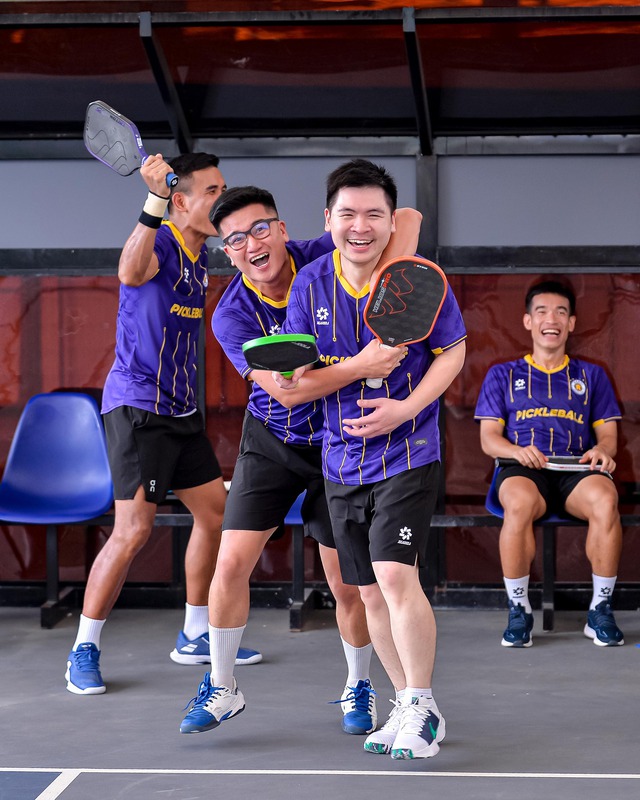 Thiếu gia nhà bầu Hiển rủ Văn Quyết, Duy Manh chơi pickleball, trận đấu căng như ATP, nhìn Thiếu gia nhà bầu Hiển rủ Văn Quyết, Duy Manh chơi pickleball, trận đấu căng như ATP, nhìn