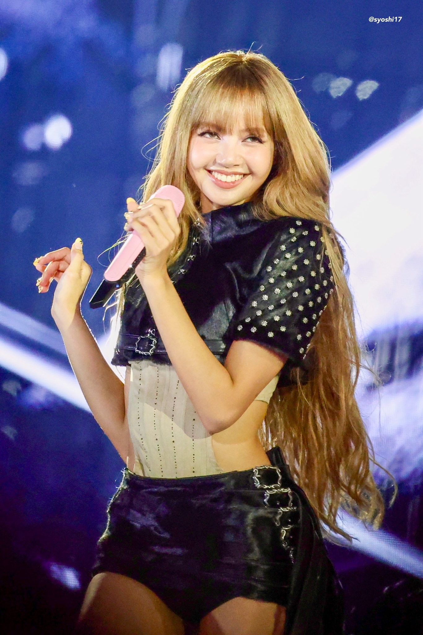 Bùng tranh cãi Lisa và Jisoo phân biệt đối xử với dàn khách mời VIP tại concert BLACKPINK- Ảnh 8. Bùng tranh cãi Lisa và Jisoo phân biệt đối xử với dàn khách mời VIP tại concert BLACKPINK- Ảnh 8.