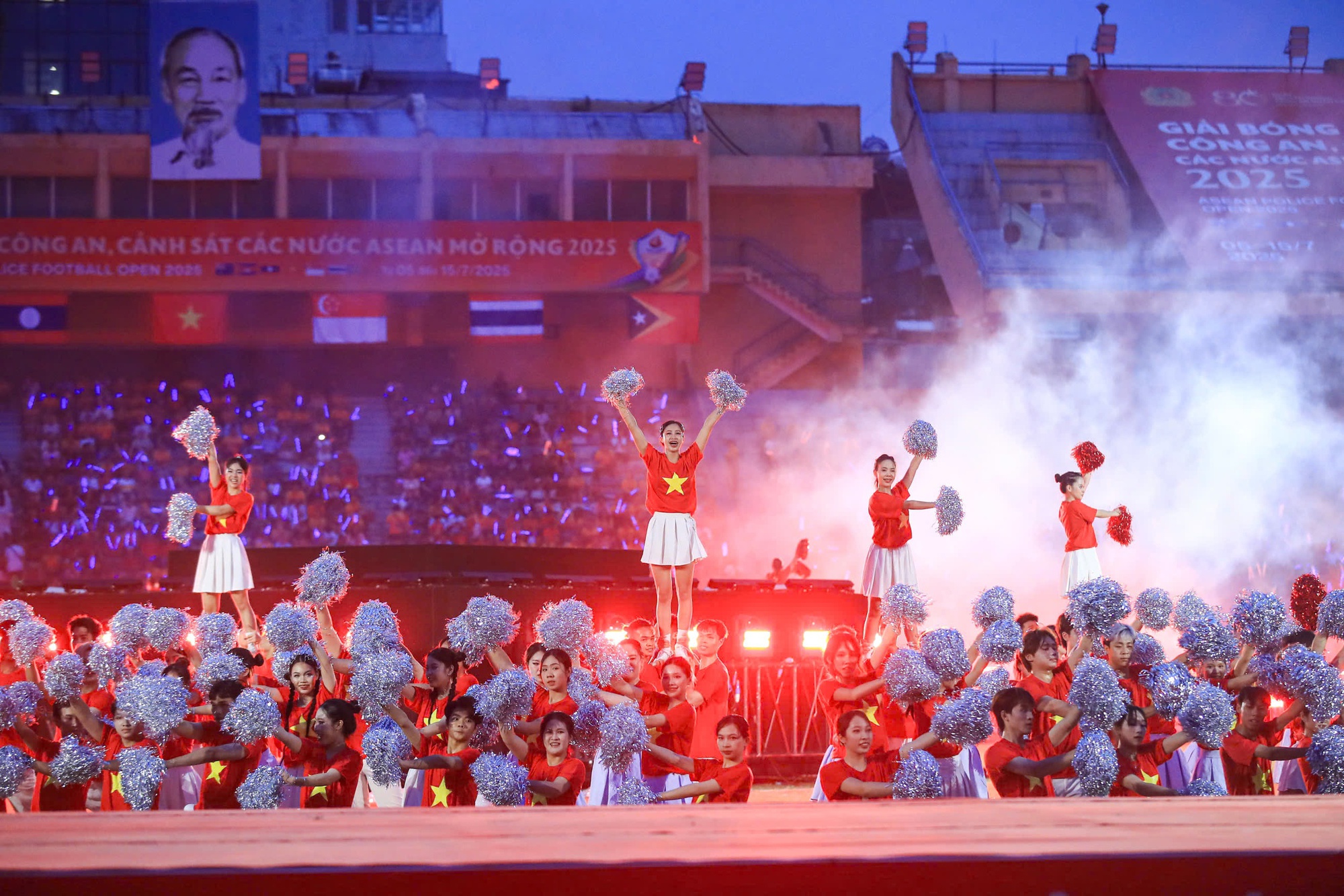 Lễ khai mạc giải bóng đá Công an - Cảnh sát ASEAN mở rộng 2025 đẳng cấp như Asian Cup- Ảnh 2.