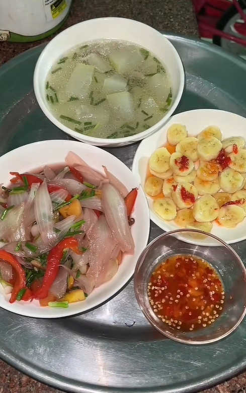 Chồng lương 8 triệu nuôi cả nhà 4 người sống trong phòng trọ 12m2: Bí quyết để vẫn có tiền dư- Ảnh 3.