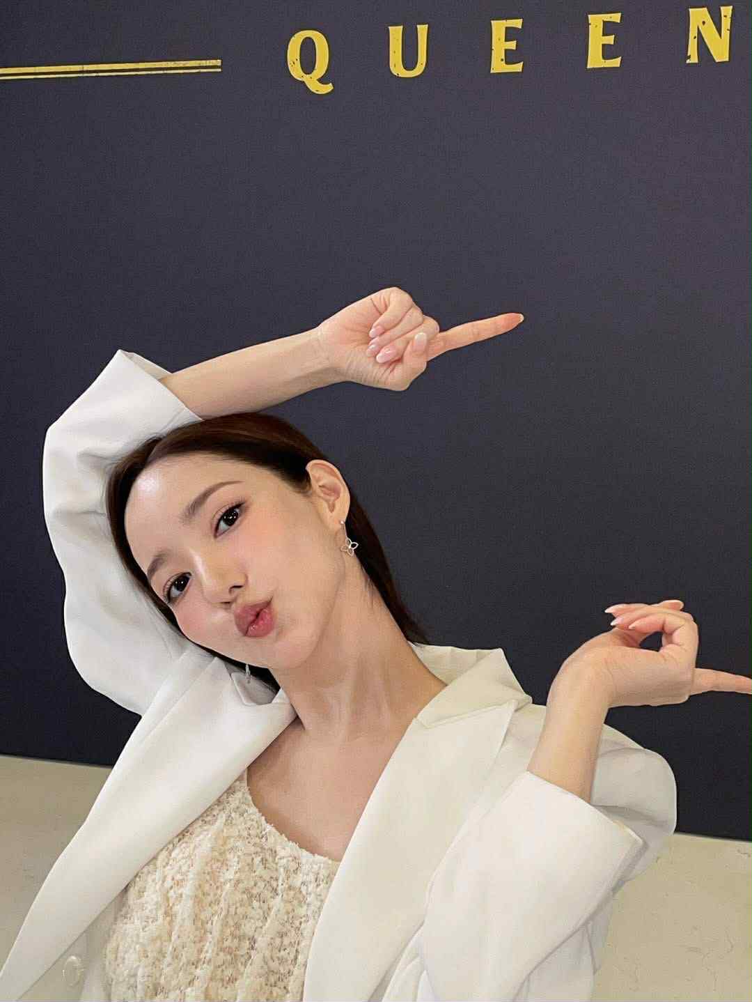 Park Min Young lại gầy tới nỗi cổ to hơn cả đầu, netizen ngao ngán Park Min Young lại gầy tới nỗi cổ to hơn cả đầu, netizen ngao ngán