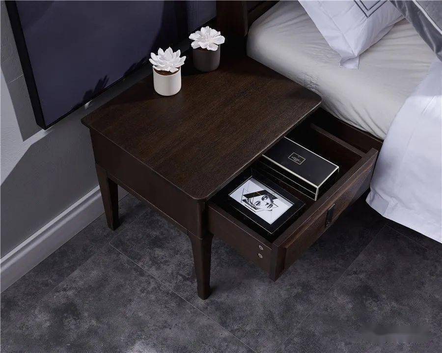Đặt tủ đầu giường CHUẨN phong thủy: Vợ chồng yêu nhau đến già, gia đình vượng phát- Ảnh 2.