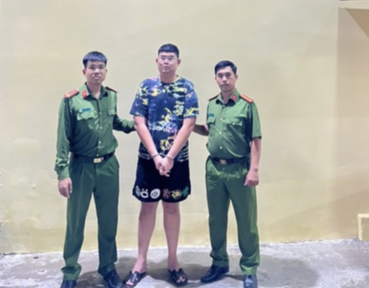 Công an TP HCM truy nã Huỳnh Xuân Vấn trong vụ Khanh Supper lừa đảo- Ảnh 2.