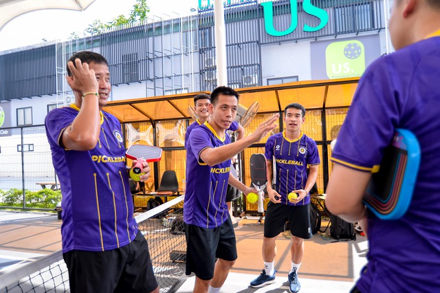Thiếu gia nhà bầu Hiển rủ Văn Quyết, Duy Manh chơi pickleball, trận đấu căng như ATP, nhìn Thiếu gia nhà bầu Hiển rủ Văn Quyết, Duy Manh chơi pickleball, trận đấu căng như ATP, nhìn