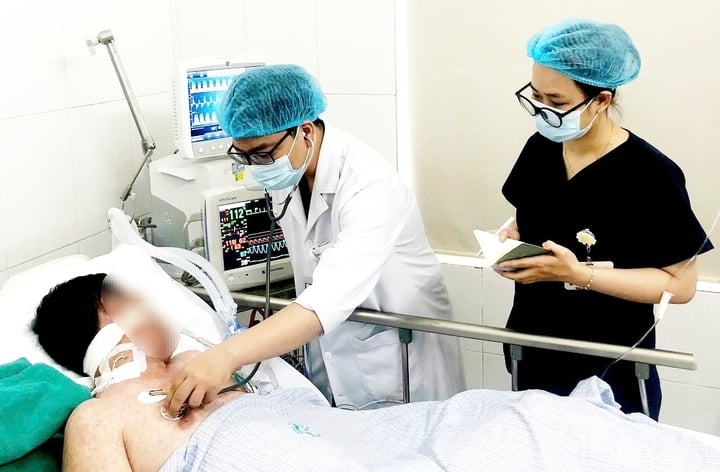 Hai người đàn ông khoẻ mạnh phải thở máy vì biến chứng sởi- Ảnh 1.