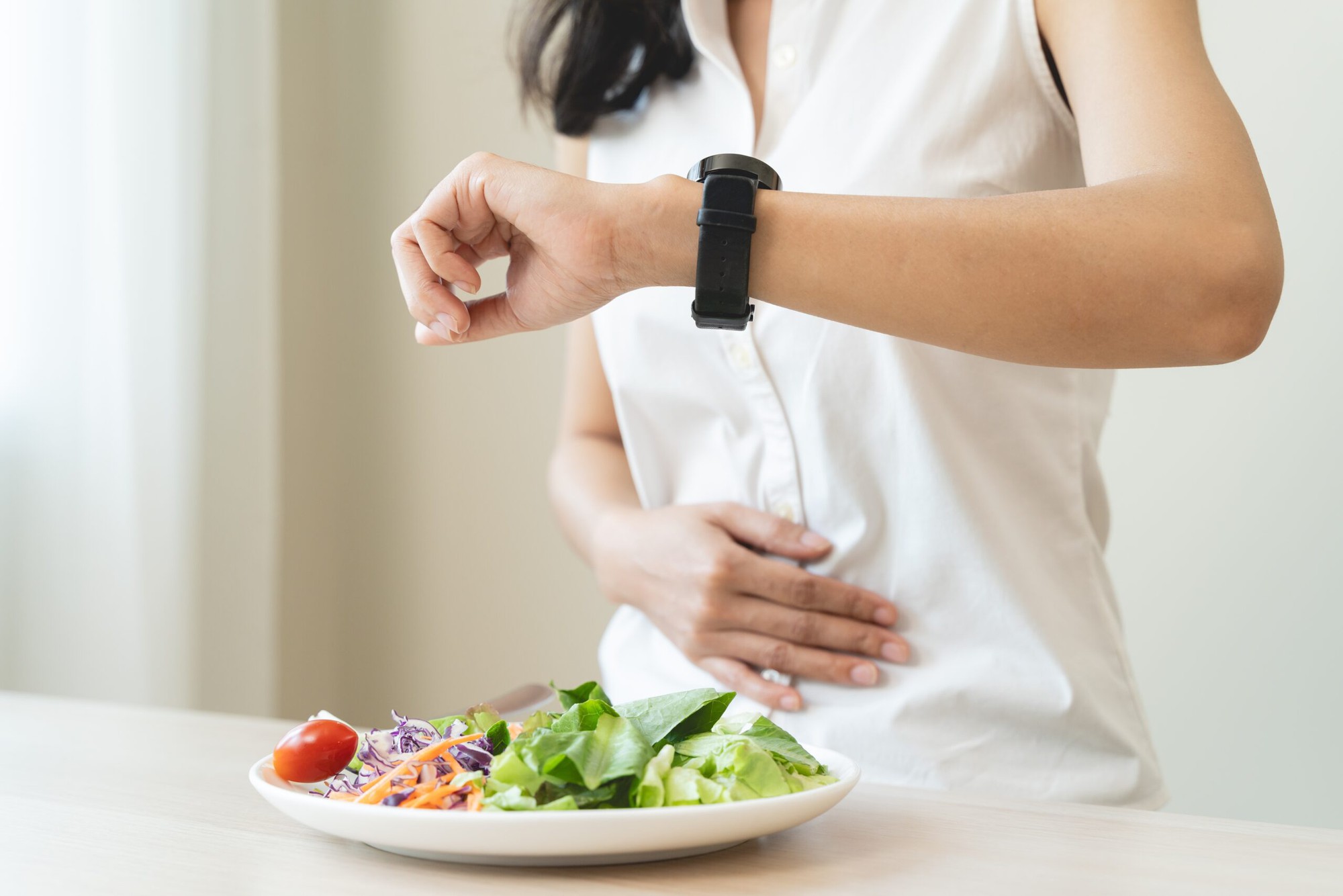 Bí quyết giảm 20kg khi mãn kinh: Ngừng làm 4 việc, đầu tiên là ngừng nhịn ăn!- Ảnh 2.