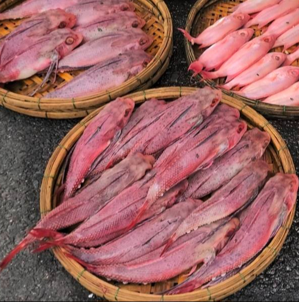 Từ vụ rửa cá bằng nước ngọt đỏ lòm: 2 lời CẢNH TỈNH mà ai đi chợ cũng nên biết- Ảnh 1.