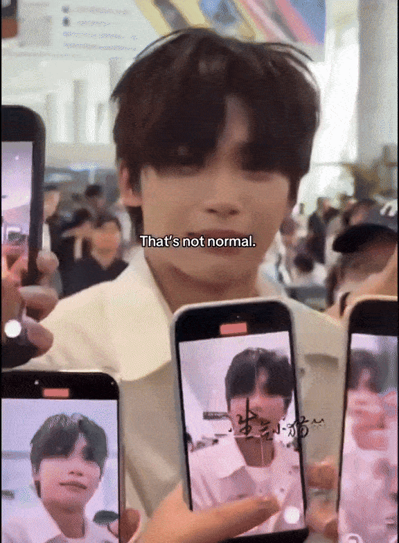 Kinh hoàng cảnh nam thần đam mỹ hot nhất hiện nay khóc mếu vì bị fan cuồng truy đuổi, dí camera sát mặt- Ảnh 2. Kinh hoàng cảnh nam thần đam mỹ hot nhất hiện nay khóc mếu vì bị fan cuồng truy đuổi, dí camera sát mặt- Ảnh 2.