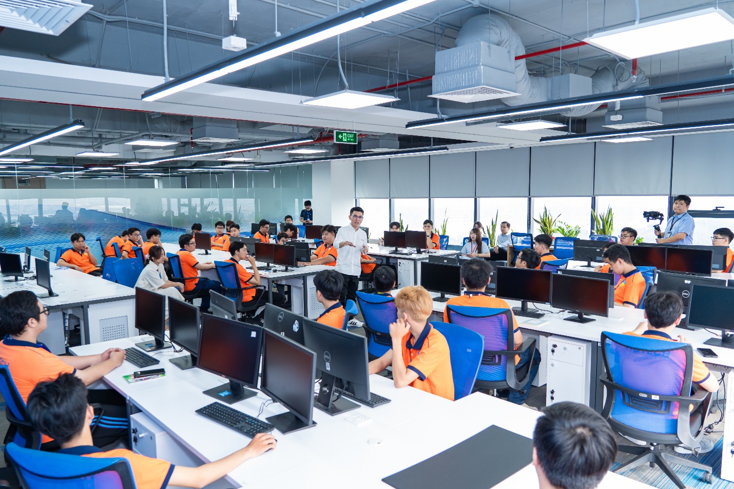 Học tại doanh nghiệp, sinh viên Công nghệ thông tin HUTECH sẵn sàng vào việc- Ảnh 1.