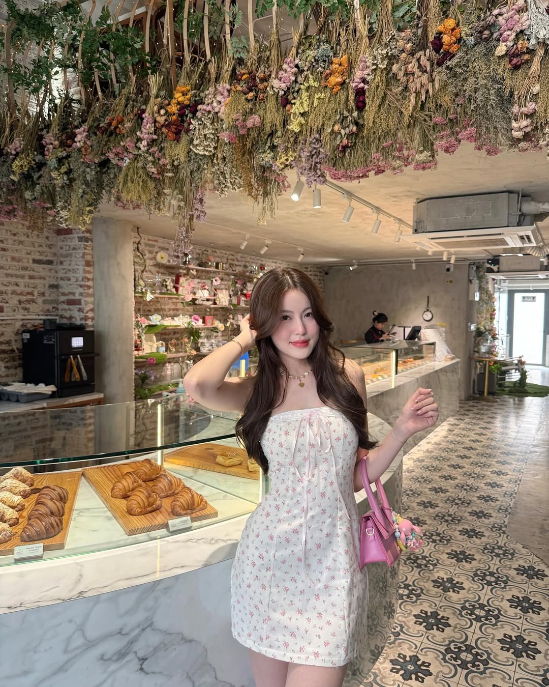Bạn gái HIEUTHUHAI cứ mặc 1 item là hot đảo điên- Ảnh 5.