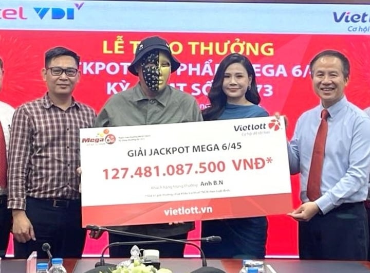 Người đàn ông ở TP.HCM trúng độc đắc hơn 127 tỷ nhờ con số trên voucher- Ảnh 1.