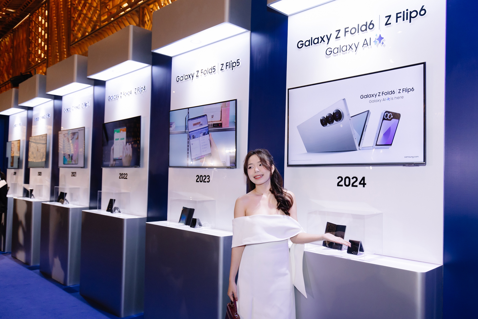 Tóc Tiên, Minh Hằng cùng loạt influencer Việt khuấy đảo sự kiện, hào hứng trải nghiệm smartphone gập mở Galaxy Z Fold7, Galaxy Z Flip7- Ảnh 4.