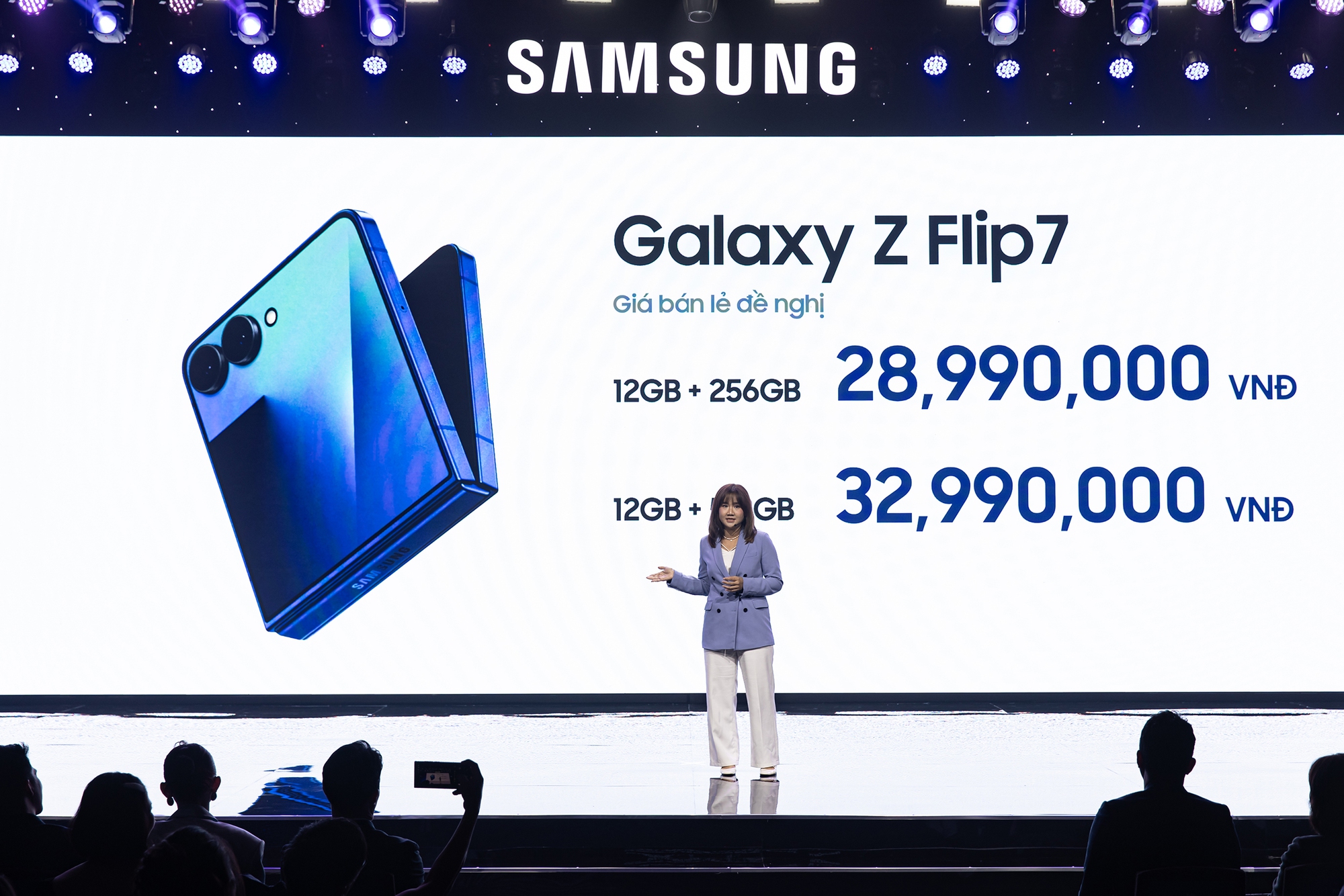 Tóc Tiên, Minh Hằng cùng loạt influencer Việt khuấy đảo sự kiện, hào hứng trải nghiệm smartphone gập mở Galaxy Z Fold7, Galaxy Z Flip7- Ảnh 17.