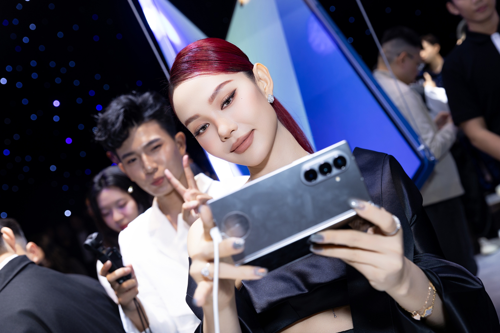 Tóc Tiên, Minh Hằng cùng loạt influencer Việt khuấy đảo sự kiện, hào hứng trải nghiệm smartphone gập mở Galaxy Z Fold7, Galaxy Z Flip7- Ảnh 9.