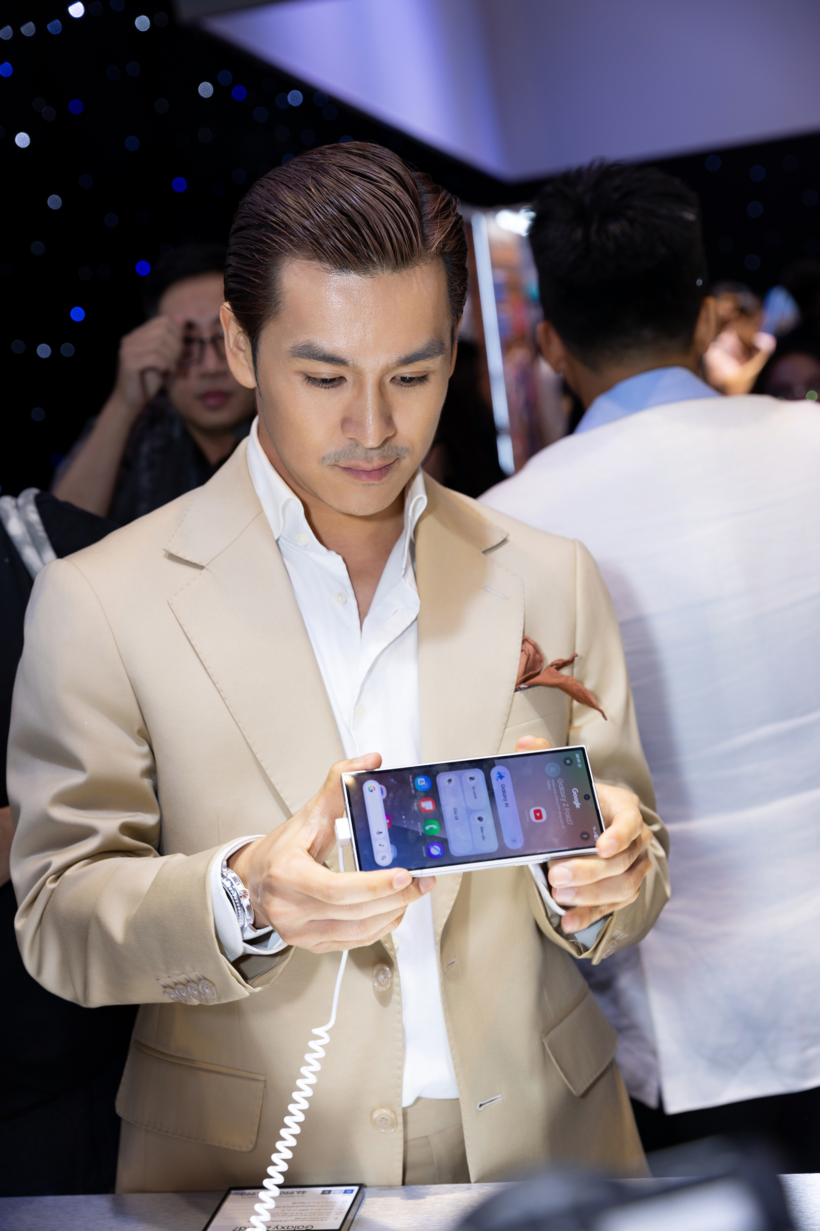 Tóc Tiên, Minh Hằng cùng loạt influencer Việt khuấy đảo sự kiện, hào hứng trải nghiệm smartphone gập mở Galaxy Z Fold7, Galaxy Z Flip7- Ảnh 13.