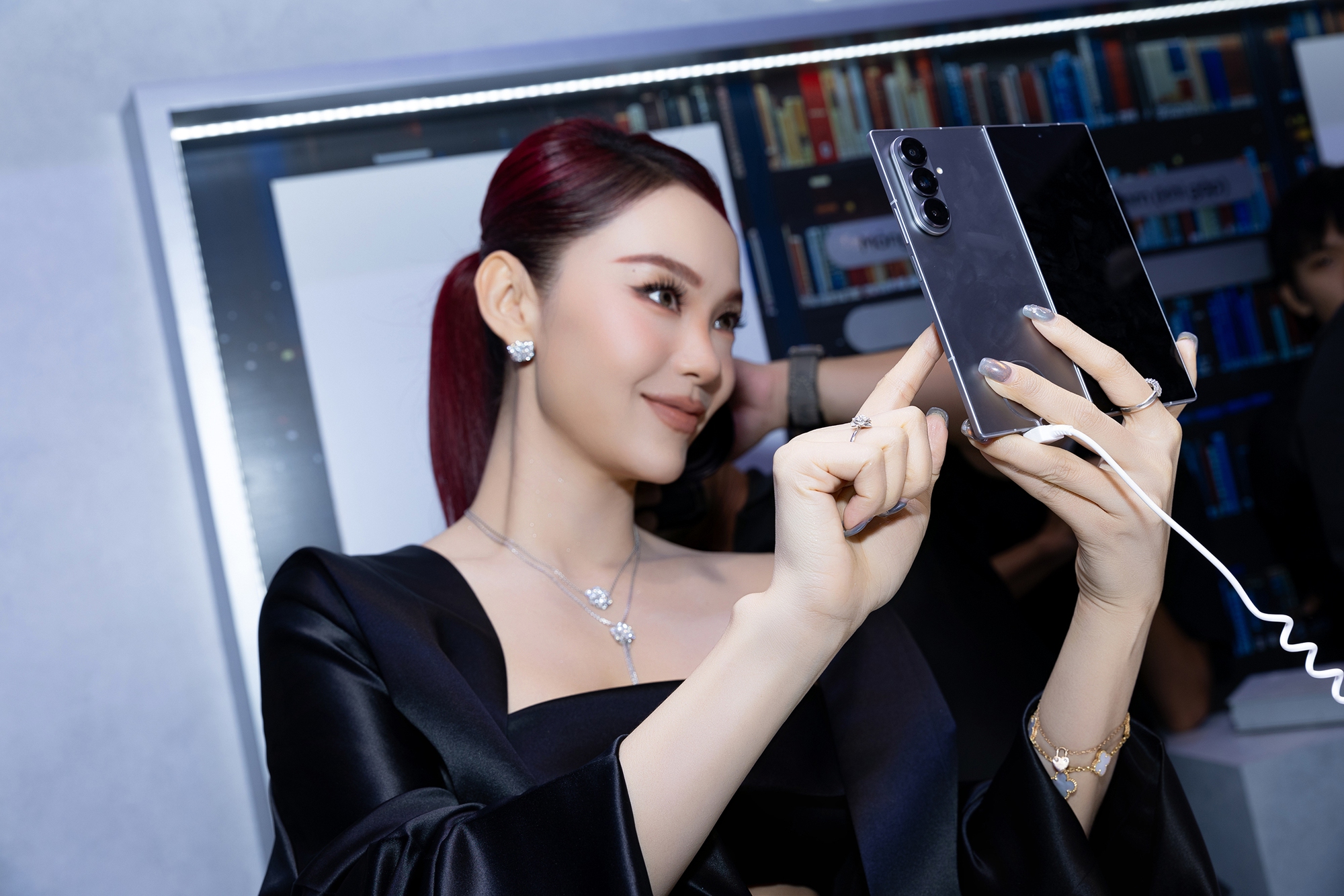 Tóc Tiên, Minh Hằng cùng loạt influencer Việt khuấy đảo sự kiện, hào hứng trải nghiệm smartphone gập mở Galaxy Z Fold7, Galaxy Z Flip7- Ảnh 10.