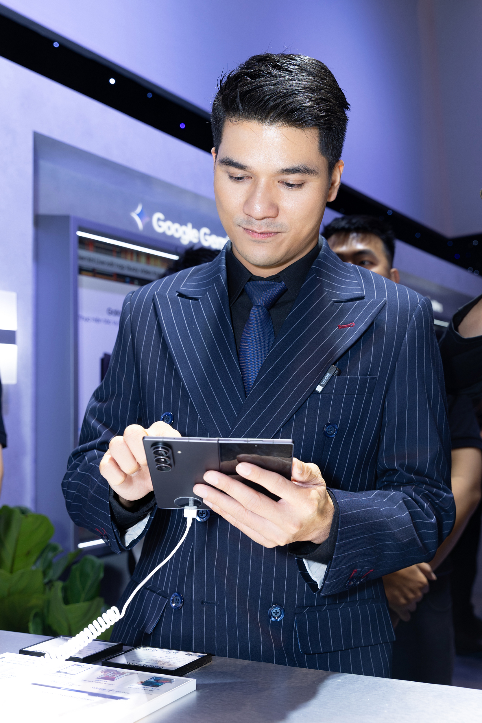 Tóc Tiên, Minh Hằng cùng loạt influencer Việt khuấy đảo sự kiện, hào hứng trải nghiệm smartphone gập mở Galaxy Z Fold7, Galaxy Z Flip7- Ảnh 14.
