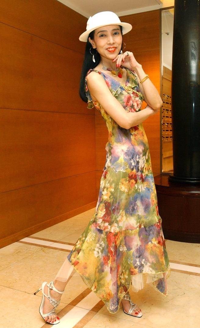 "Nữ hoàng thượng lưu" thị phi nhất nhì showbiz: Kết hôn lúc 19 tuổi vì bị cưỡng ép, trải qua 5 cuộc hôn nhân cuối cùng kết thúc trong cay đắng- Ảnh 5.