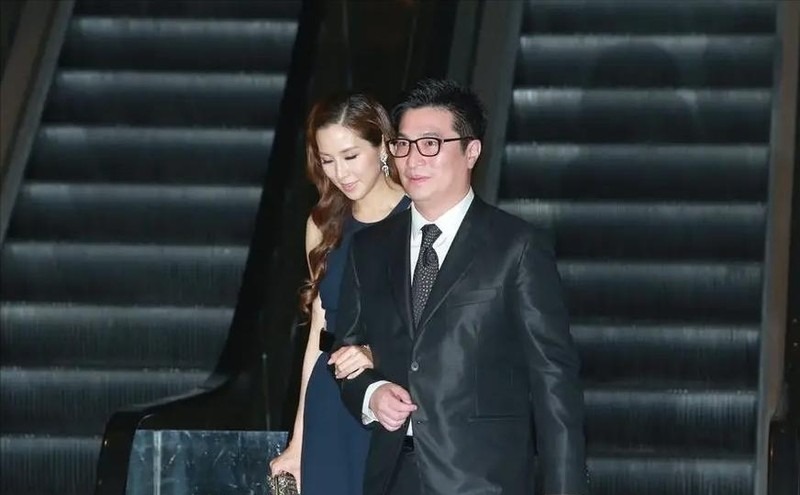 Người đẹp showbiz làm Người đẹp showbiz làm