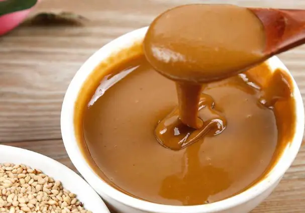 4 gia vị để ngoài tủ lạnh như "làm mồi cho vi khuẩn", nhiều gia đình vẫn làm sai rồi mang bệnh- Ảnh 3.