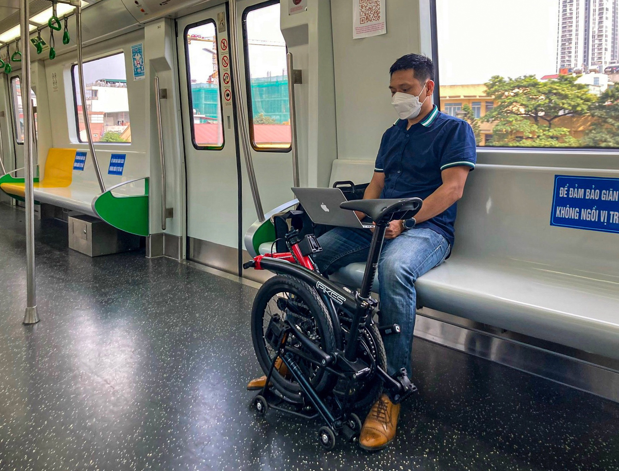 Từ hôm nay, người dân TP.HCM có thể mang xe đạp lên tàu Metro- Ảnh 1.