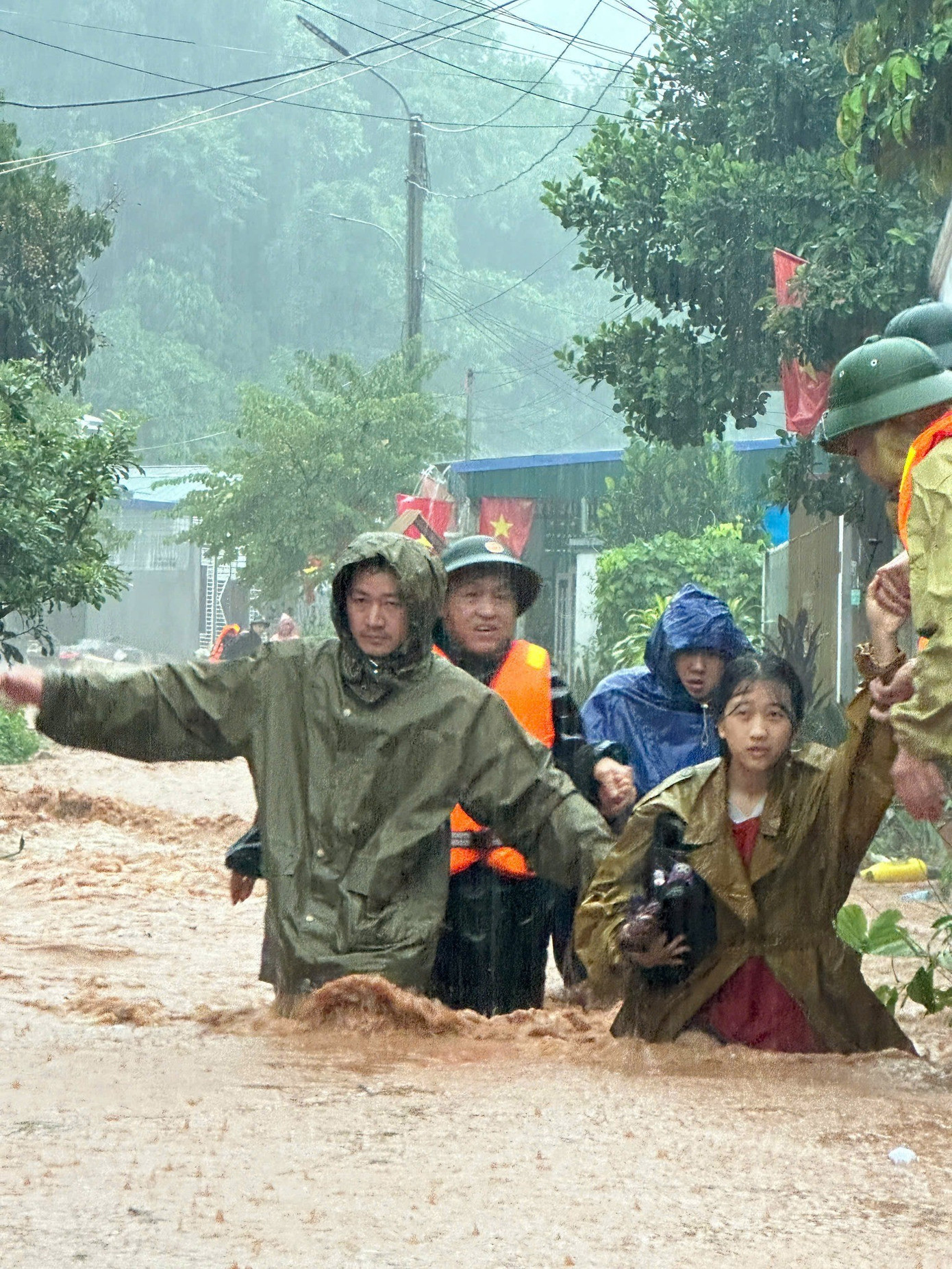 7 người chết và mất tích vì mưa lũ kinh hoàng ở Điện Biên- Ảnh 3.