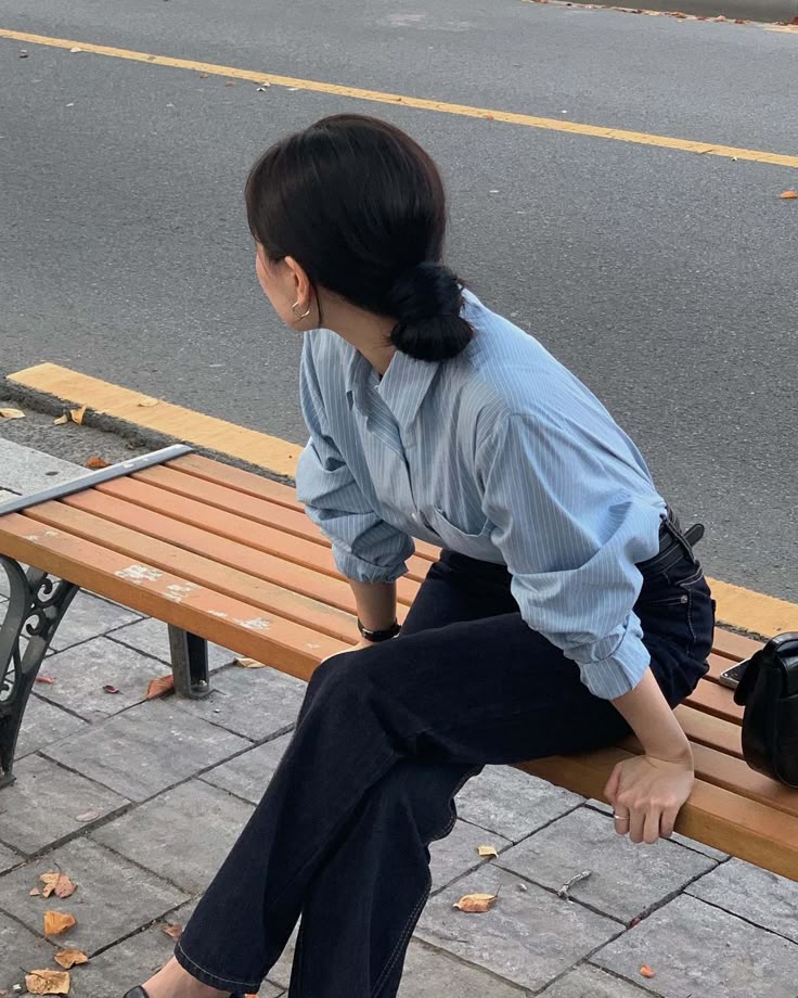 Cái khó của người lương thấp: Ở Hà Nội không đủ tiền mua nhà, về quê không đủ tiền mua đất- Ảnh 1.