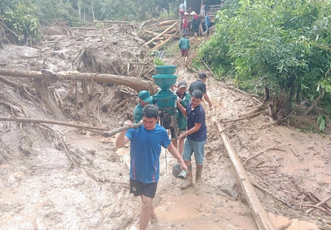 Lũ lớn đổ về sông Mã, di dời khẩn cấp hàng trăm hộ dân ở Sơn La- Ảnh 4.
