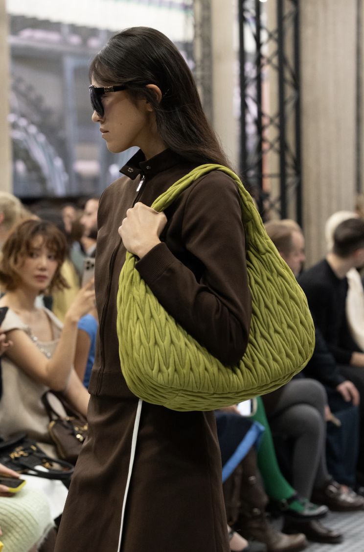 1 brand thời trang tiếp tục 