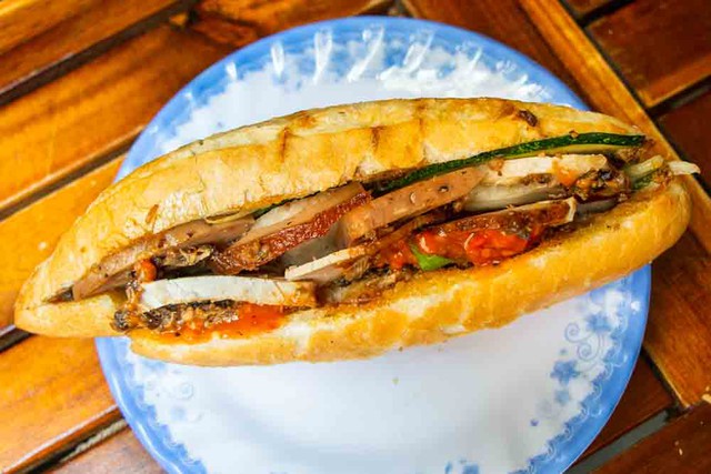 Khách Tây nhận xét về 1 món của Việt Nam: Vừa rẻ vừa 'ngon nhất thế giới', chúng tôi ăn không biết chán- Ảnh 3.