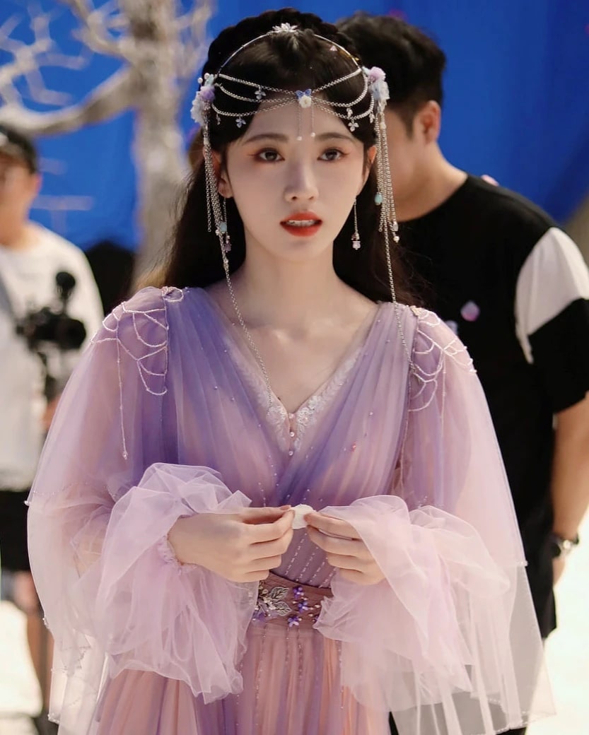 Giai nhân số 1 giới idol: Đẹp đến mức 10.000 người chờ đợi trong đêm, cát-xê 60 tỷ đồng mà đơ không chịu nổi- Ảnh 6.