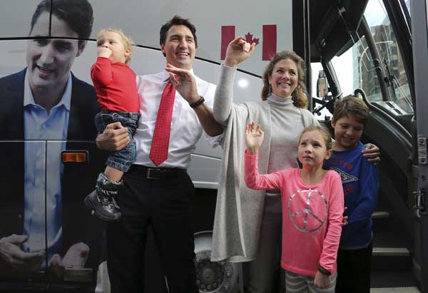 Những điều cần biết về cựu Thủ tướng Canada: Vẻ ngoài tài tử, rất nhiều lần “gây bão” truyền thông và cuộc hôn nhân từng là cổ tích- Ảnh 7.