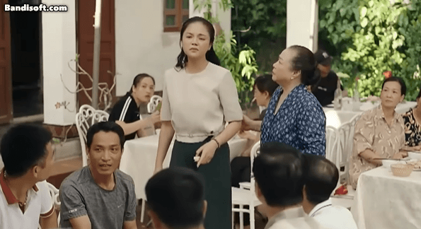Lạ đời nữ diễn viên Việt ăn miếng thịt gà cũng được tung hô tới nóc, diễn hay hơn cả đời cộng lại- Ảnh 4.