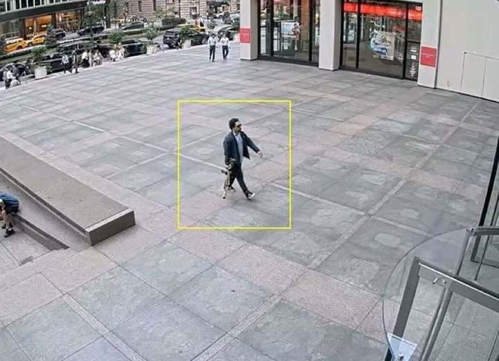 Sát thủ ung dung bước vào tòa nhà 'bất khả xâm phạm' ở New York- Ảnh 1.