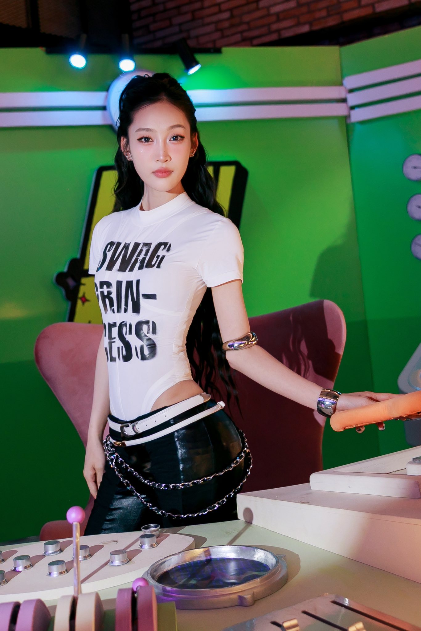 Juky San ngày càng tỏa sáng tại "Em xinh say hi": Làm răng kiểu này bảo sao visual chuẩn bạch nguyệt quang, nụ cười trong veo ai nhìn cũng mê- Ảnh 7.