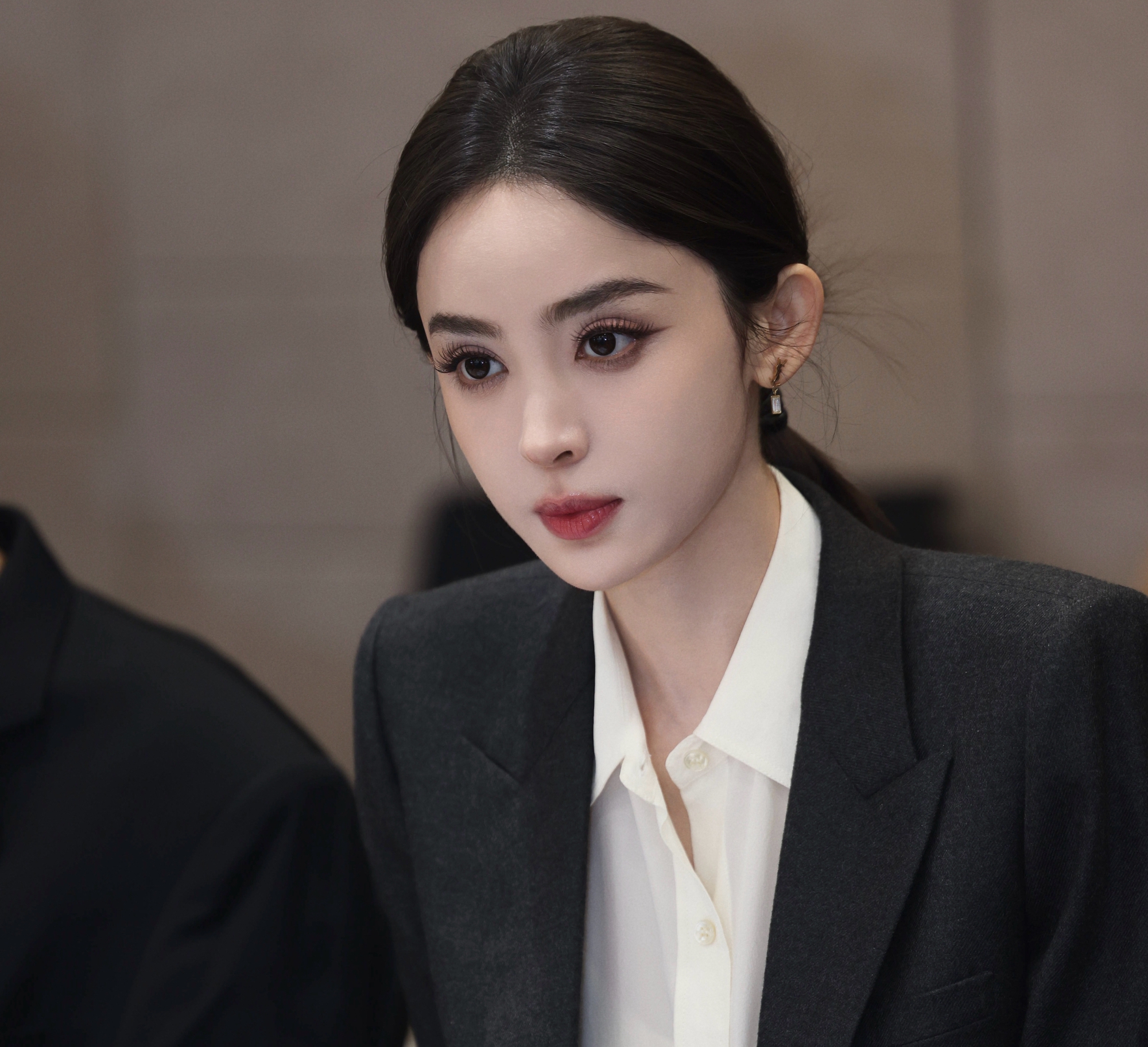 Giữa lúc bị chê xuống sắc vì sụt cân, đại mỹ nhân Tân Cương nói 1 câu thể hiện đẳng cấp- Ảnh 6.
