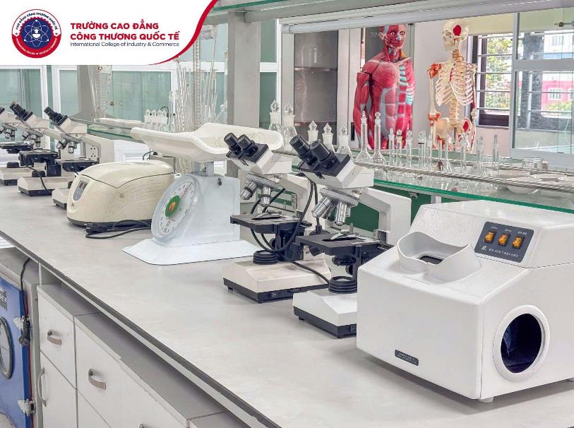Khám phá phòng thực hành chuẩn “5 sao” của sinh viên Cao đẳng Công thương Quốc tế- Ảnh 2.