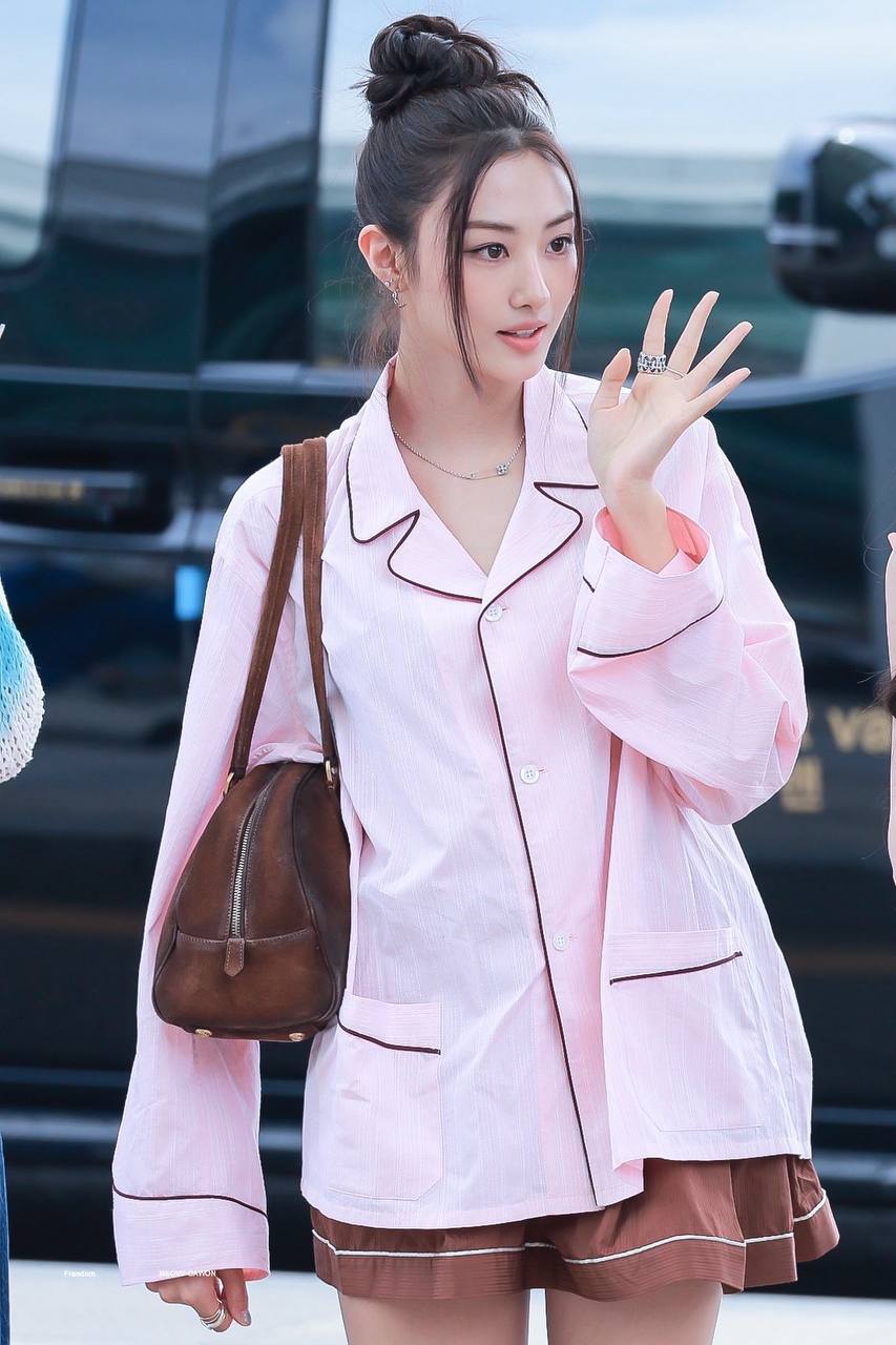 "Bản sao Park Min Young" mặc đồ ngủ ra sân bay, Dispatch khen hết lời- Ảnh 3.