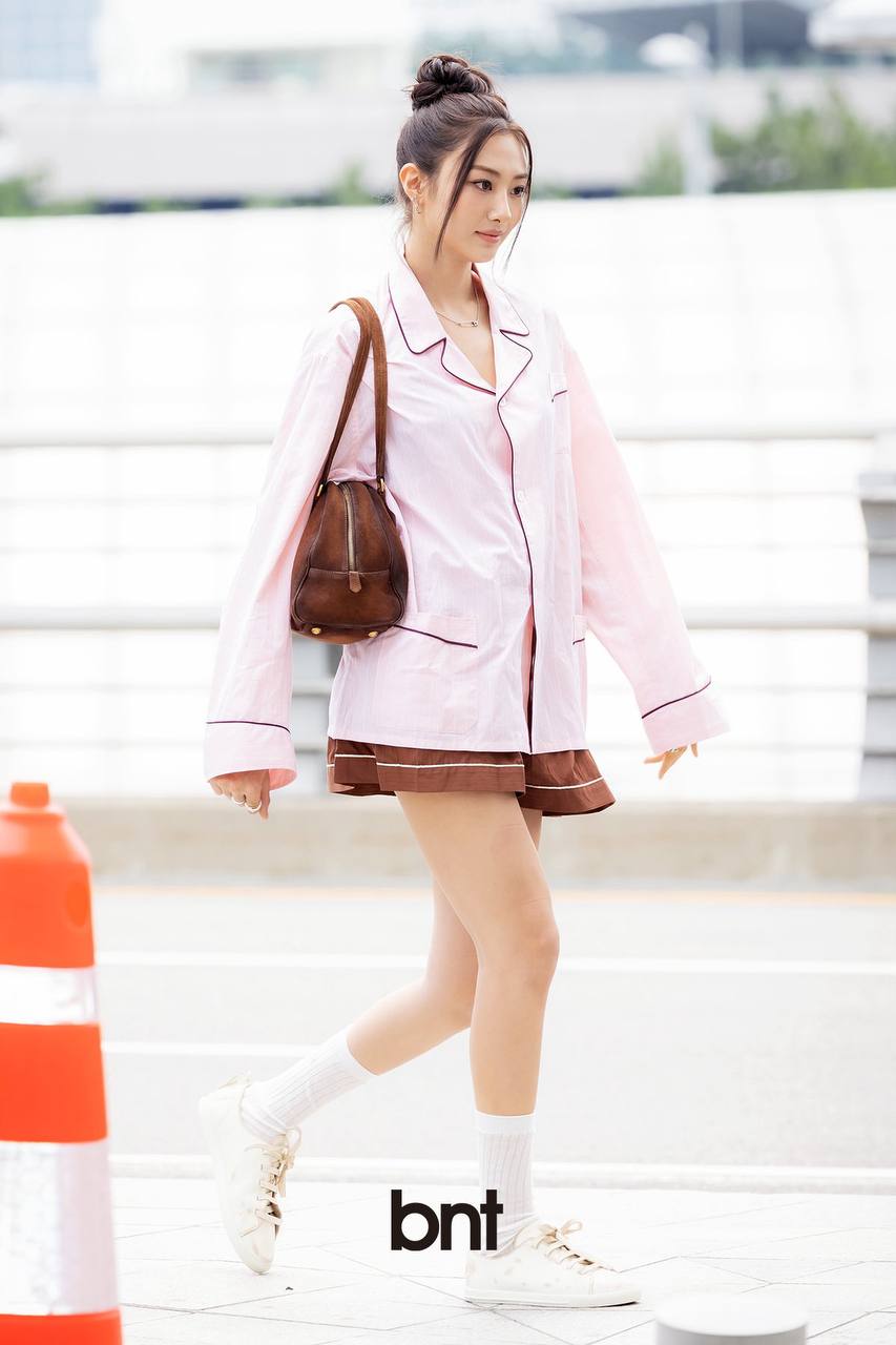 "Bản sao Park Min Young" mặc đồ ngủ ra sân bay, Dispatch khen hết lời- Ảnh 1.