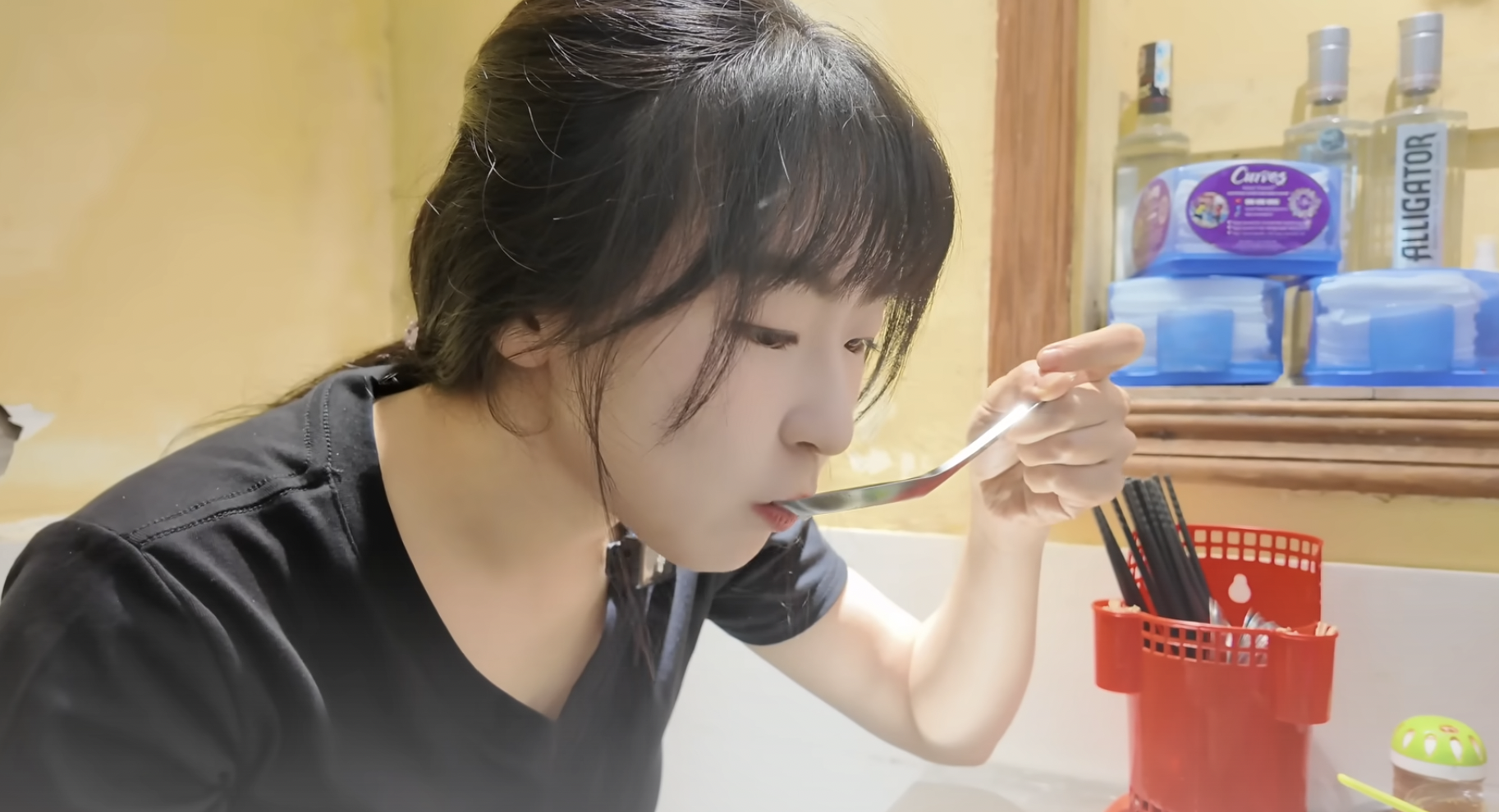 Khách Trung Quốc lần đầu ăn 1 loại miến Việt Nam, "hốt hoảng" vì 3 thứ này quá ngon- Ảnh 4.