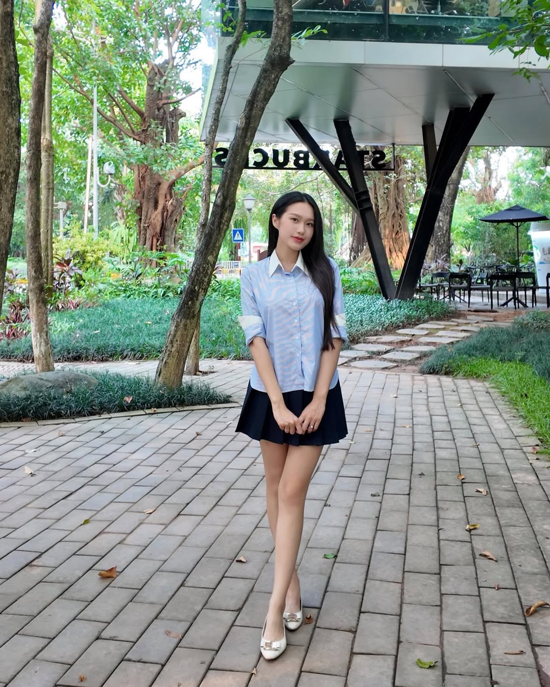 Tiểu thư Doãn Hải My mê áo sơ mi như điếu đổ, luôn ưu tiên tông màu sáng để tôn da và hack dáng- Ảnh 1.