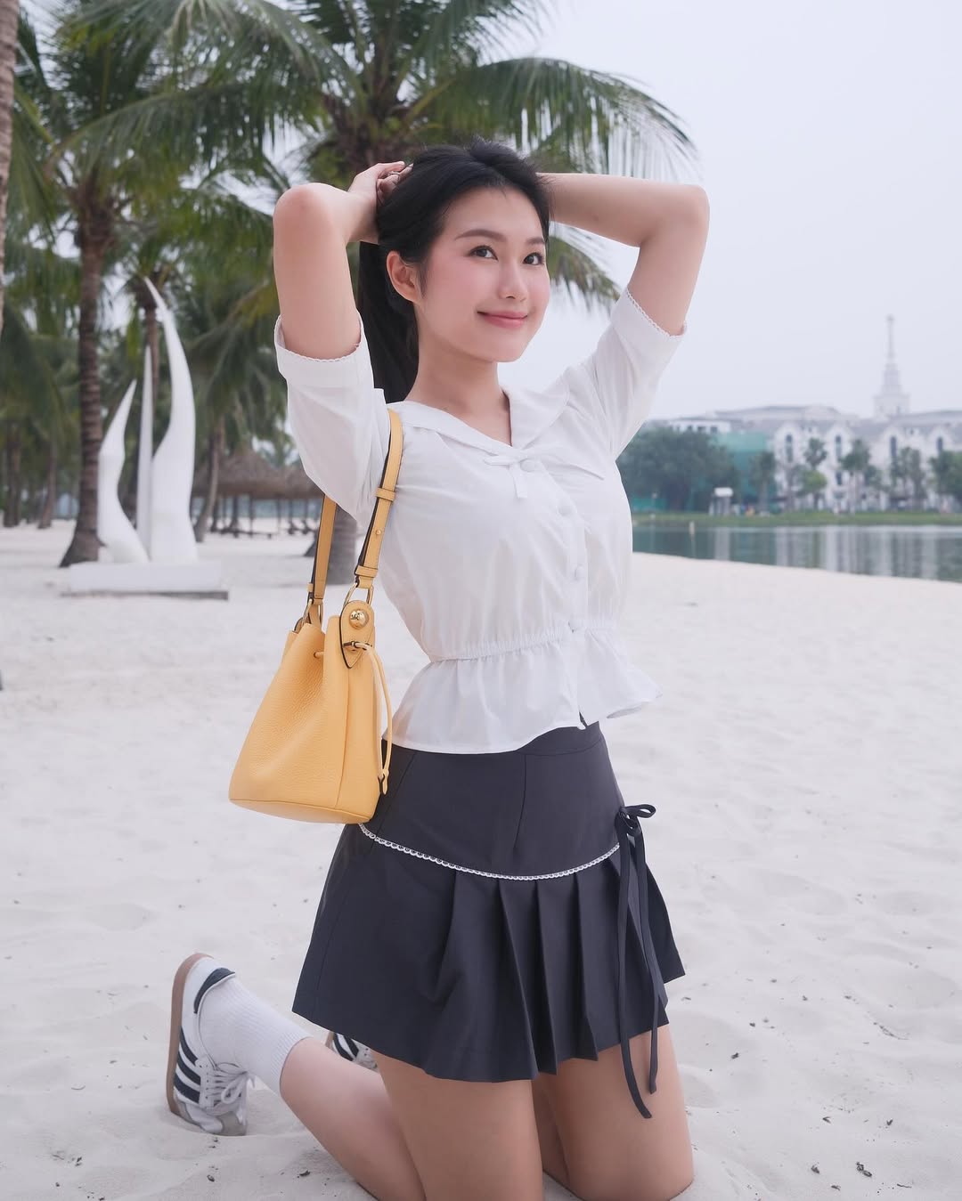 Tiểu thư Doãn Hải My mê áo sơ mi như điếu đổ, luôn ưu tiên tông màu sáng để tôn da và hack dáng- Ảnh 10.