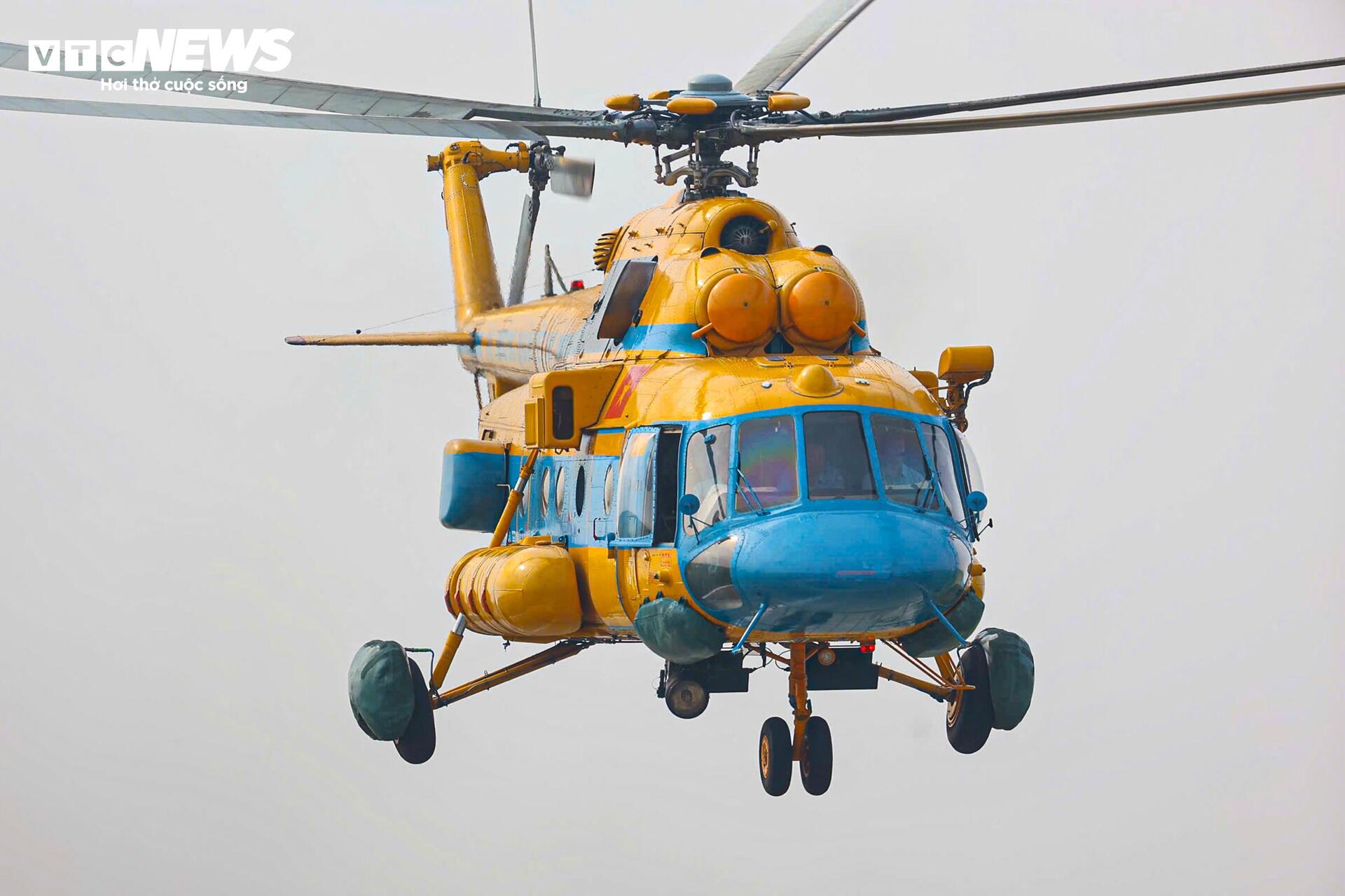 Phi đội trực thăng Mi-8, Mi-17 rèn đội hình trên không, sẵn sàng cho đại lễ 2/9- Ảnh 5.