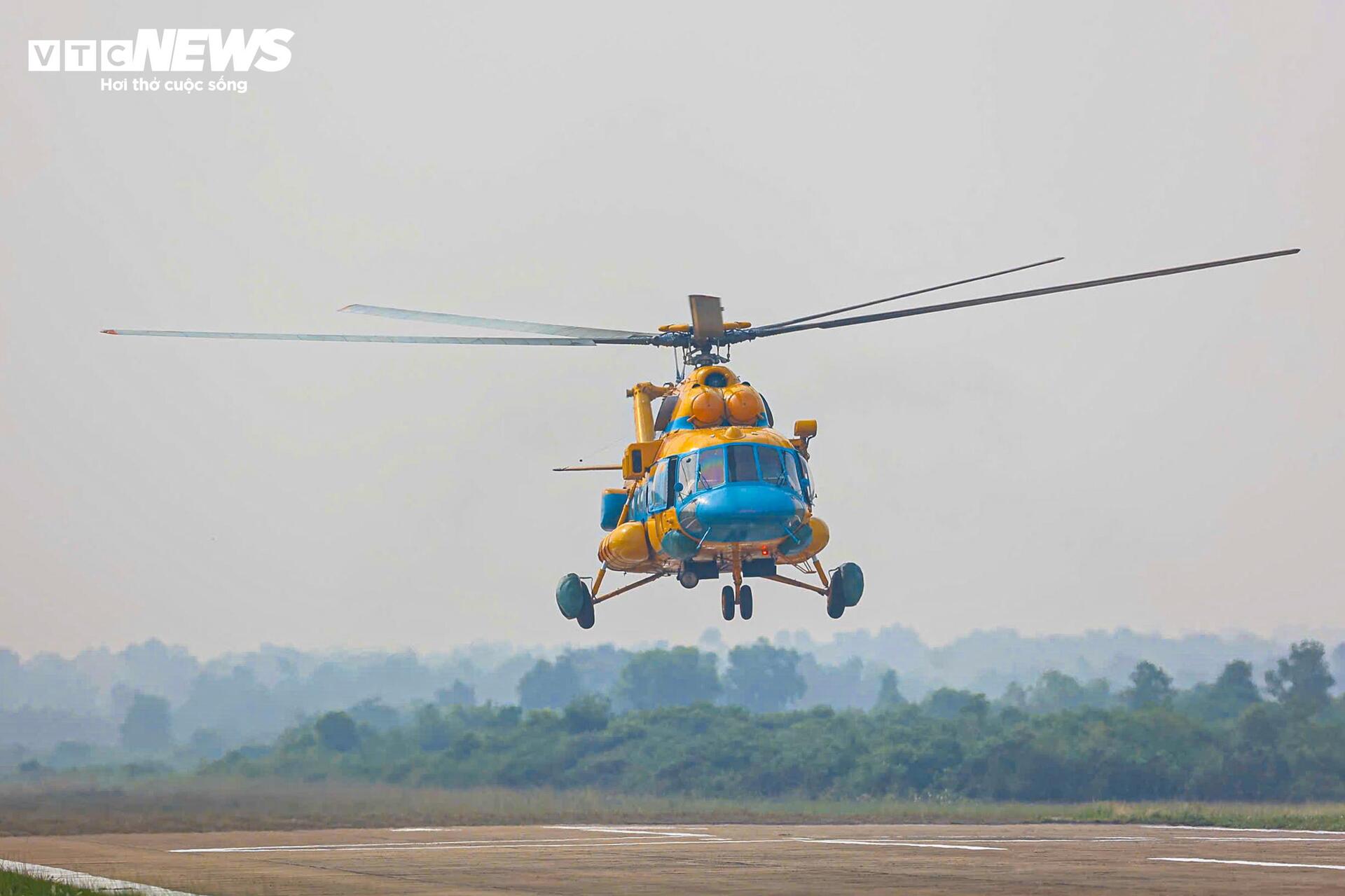 Phi đội trực thăng Mi-8, Mi-17 rèn đội hình trên không, sẵn sàng cho đại lễ 2/9- Ảnh 10.