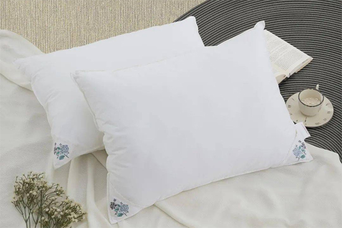 Gối ố vàng đừng vội thay mới, giặt theo cách này sẽ sạch bong, trắng tinh- Ảnh 1.